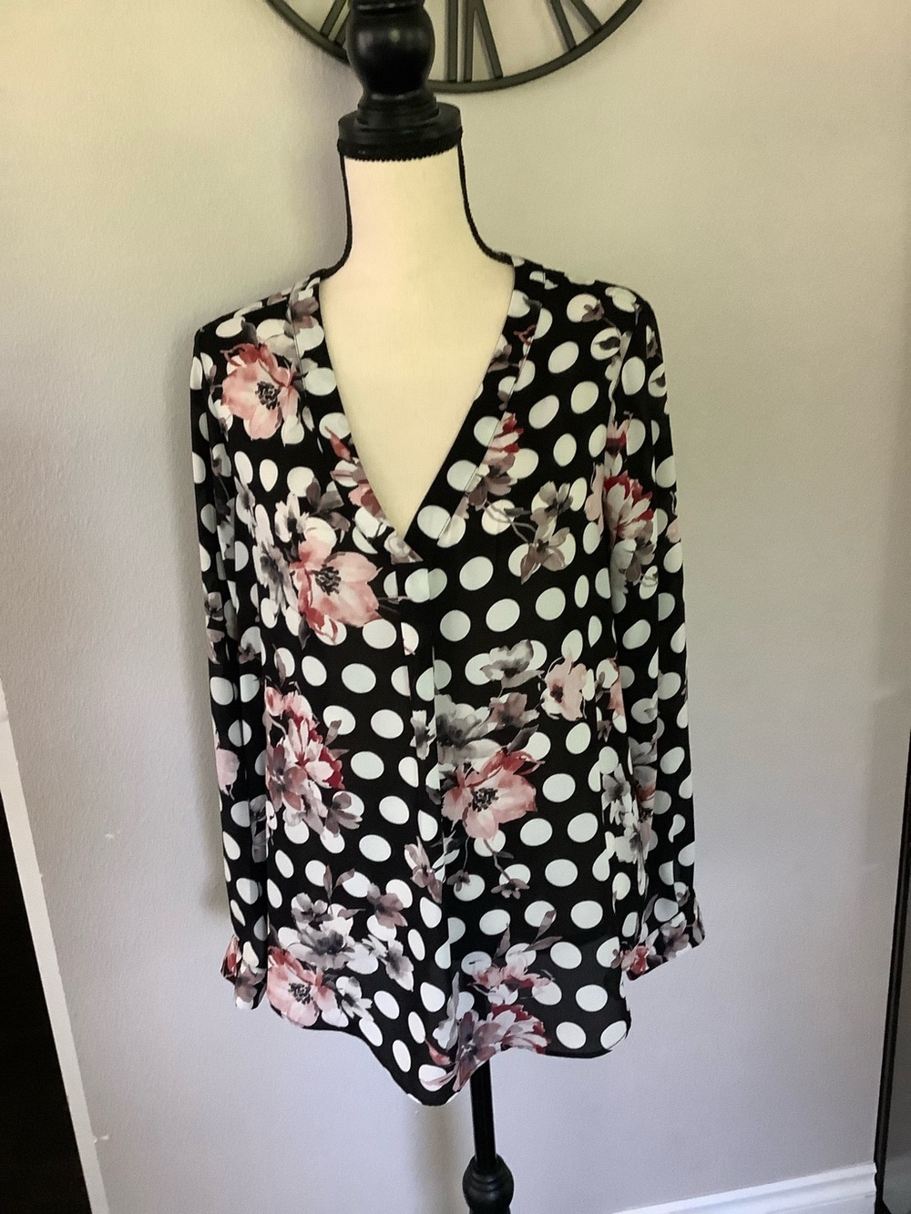 Rose & Olive Black Polka Dot Floral V-Neck Blouse size XL